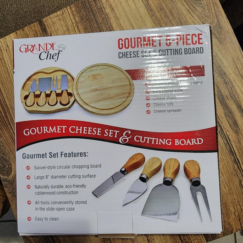 NIB Monogrammed Grande Chef Gourmet 5 pc Cheese Set and Cutting Board
